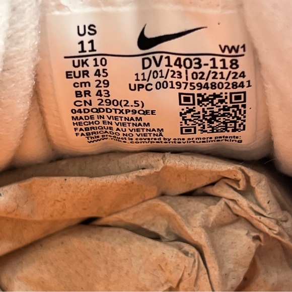Athletic_Shoes